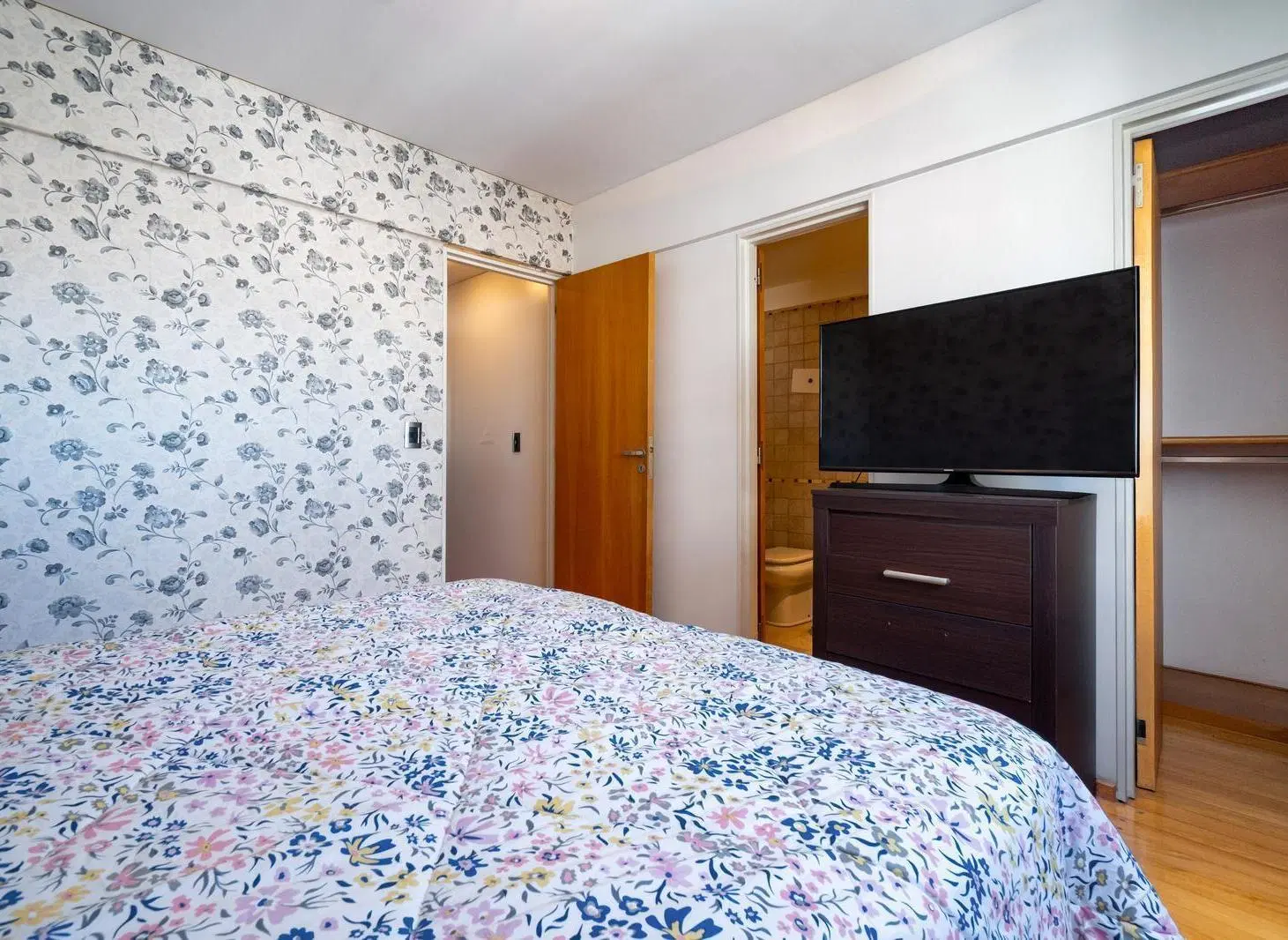 VENTA- Duplex de 2 dormitorios  comodín, terraza exclusiva, cochera y amenities. APTO CRÉDITO 8