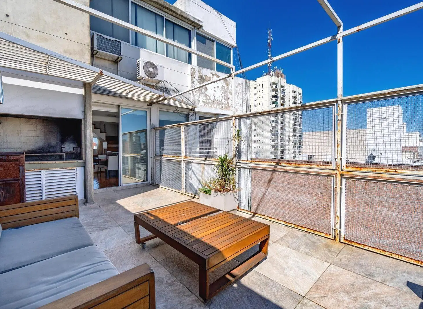VENTA- Duplex de 2 dormitorios  comodín, terraza exclusiva, cochera y amenities. APTO CRÉDITO 4