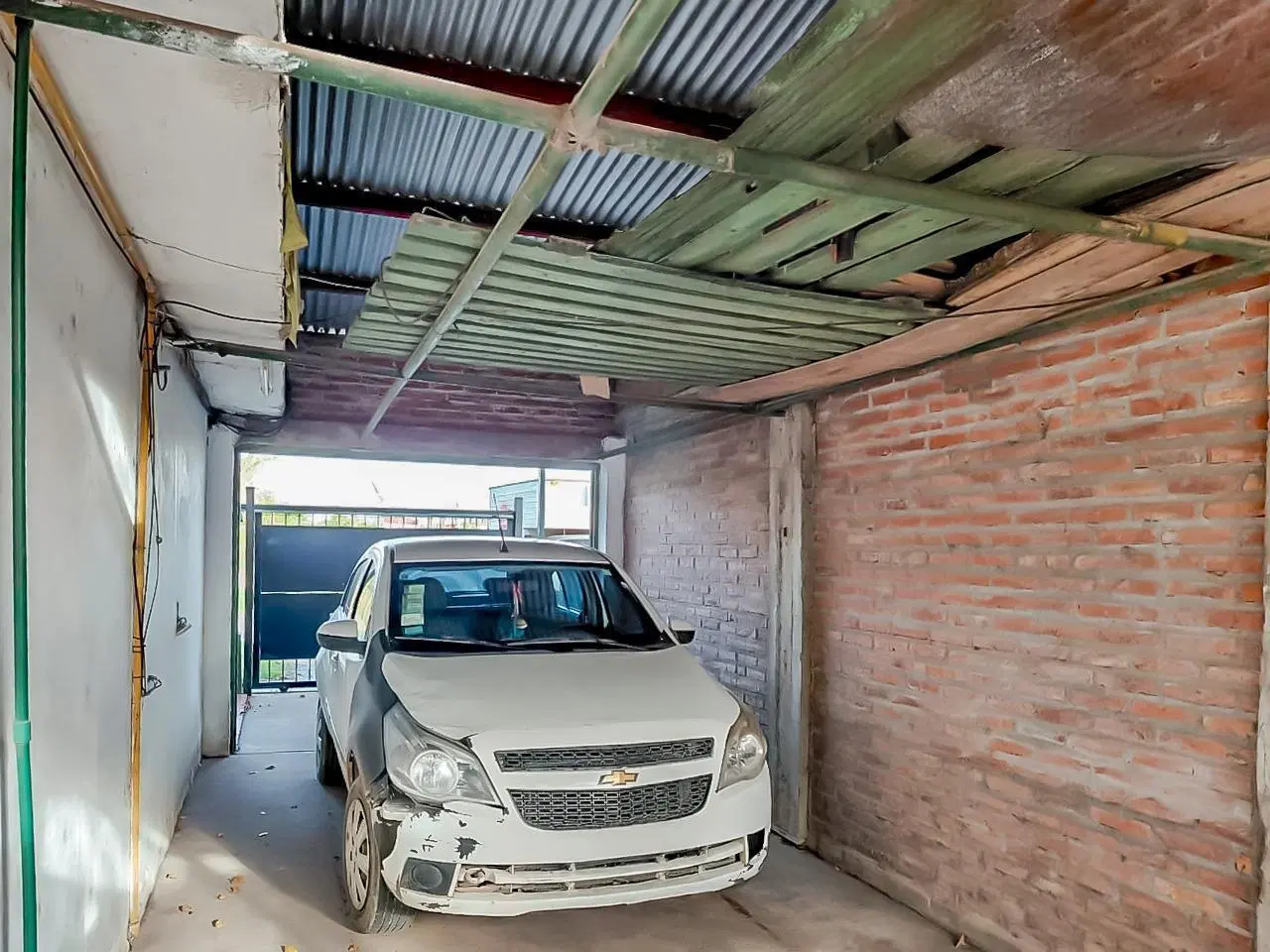 VENTA - Casa 2 dormitorios, galería y parrillero - Pérez, Santa Fe. 3
