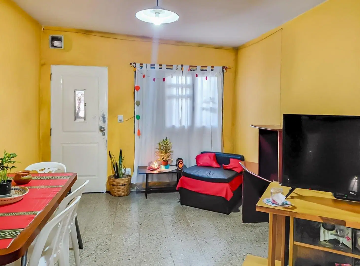 VENTA - Casa 2 dormitorios, galería y parrillero - Pérez, Santa Fe. 4