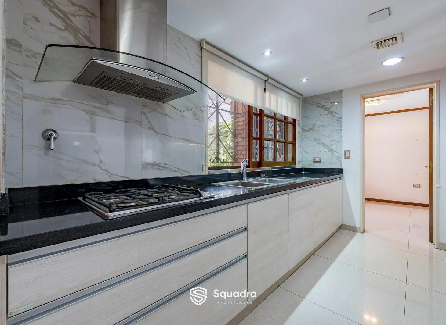 VENTA | PERMUTA - Casa de 3 dormis, comodín, y cochera doble. Arroyito, Rosario - APTO CRÉDITO. 5