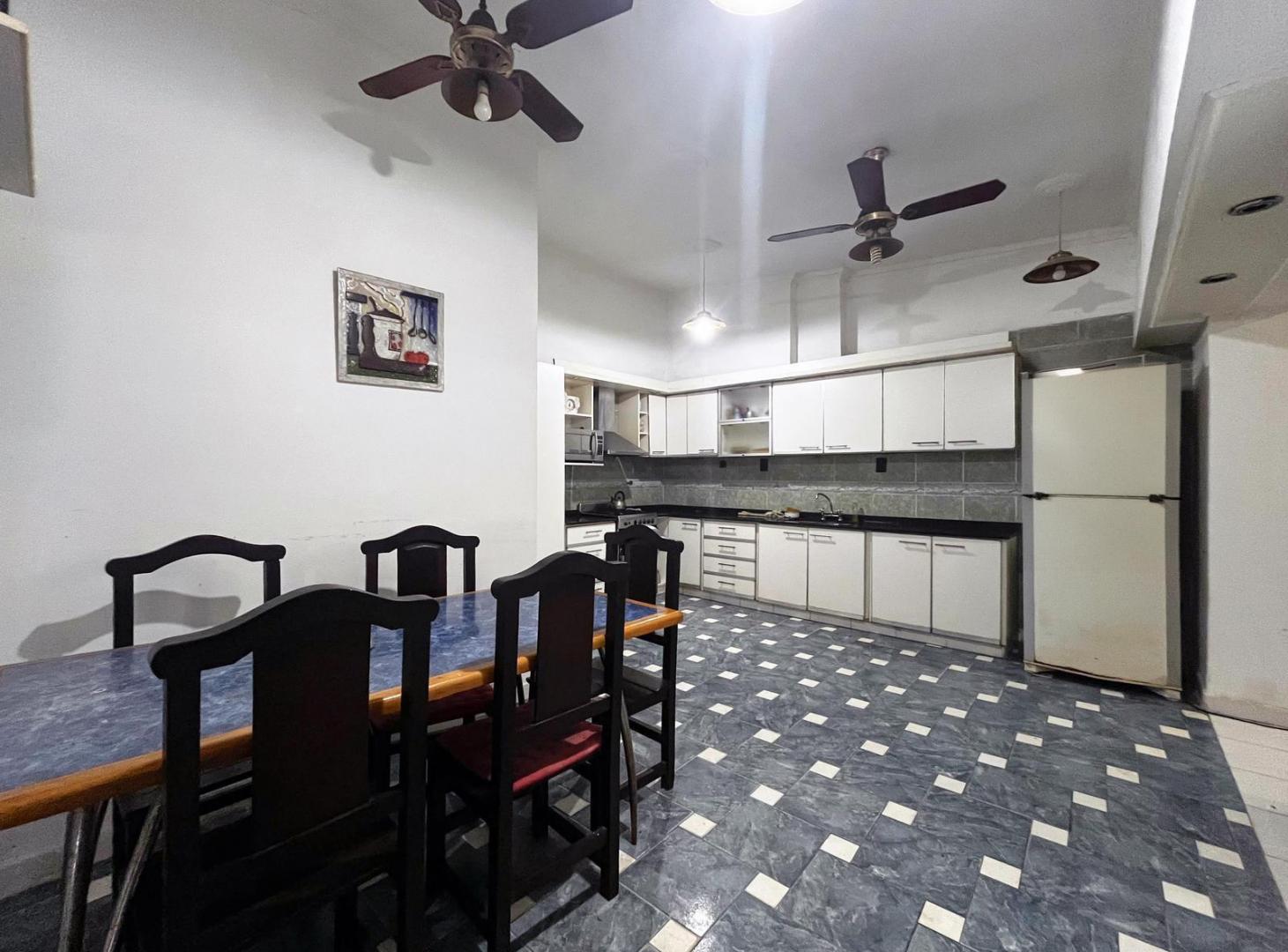 Foto de VENTA | PERMUTA - Casa 5 dormitorios, con piscina y jardín - Garita 9, imagen 1
