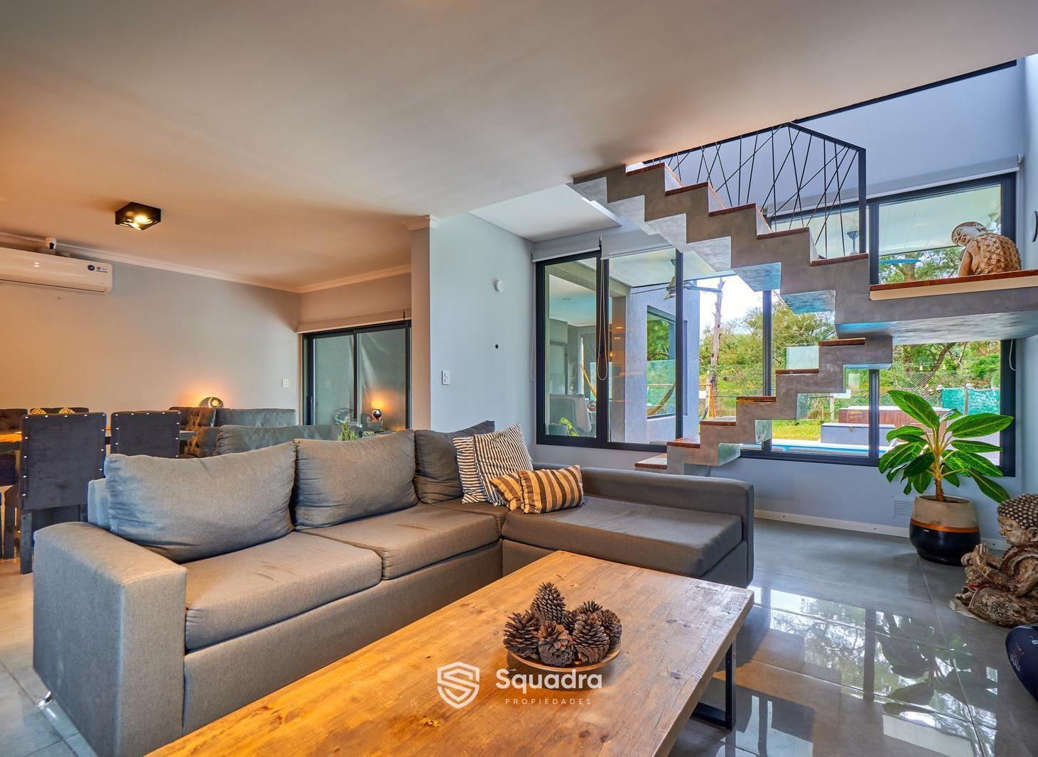 Foto de VENTA - Casa de 3 dormitorios, galería, piscina y jacuzzi - Brisanova, imagen 1