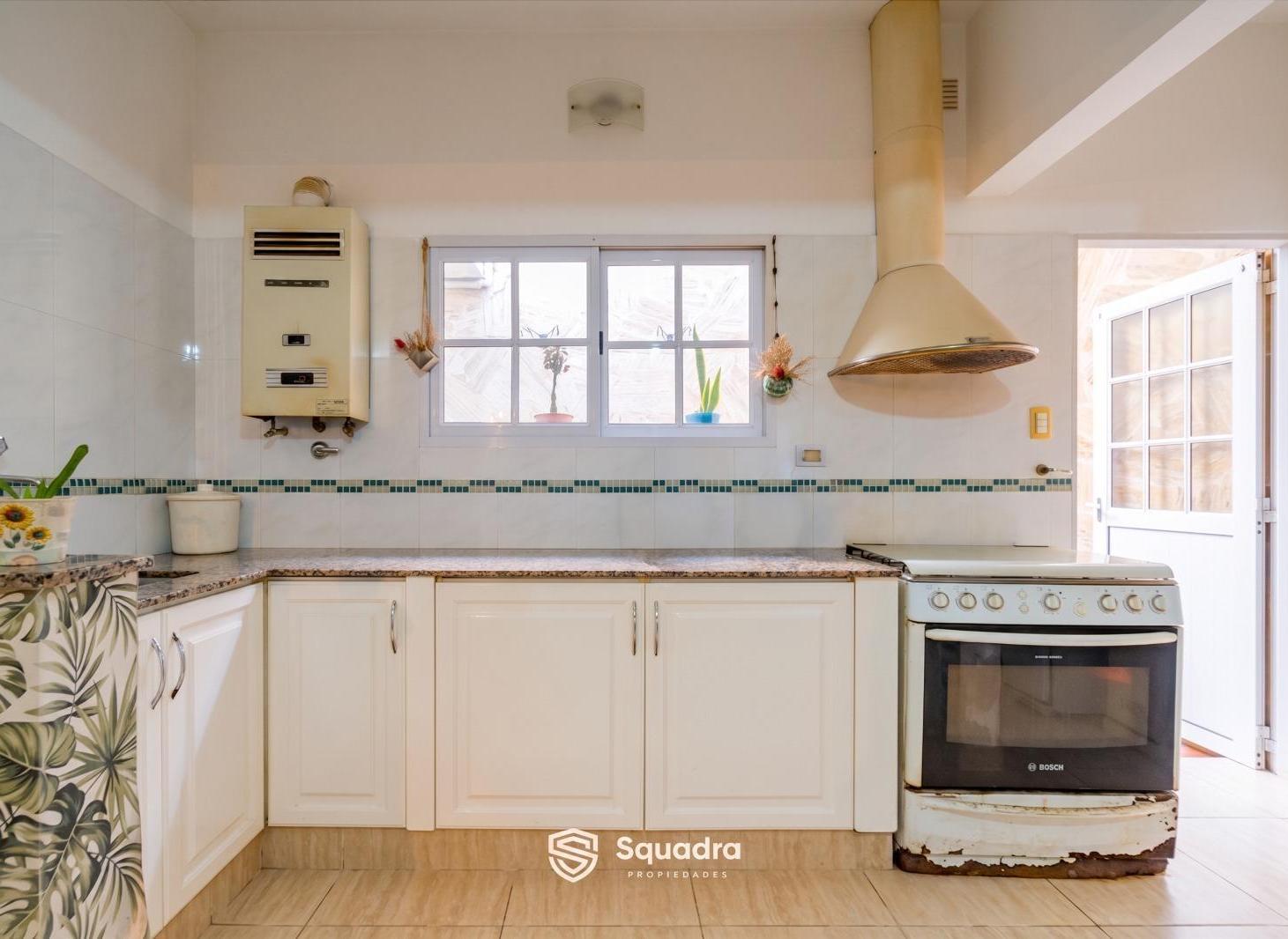 Foto de VENTA | PERMUTA - Casa 3 dormitorios comodín/estudio - Barrio Alberdi, imagen 3