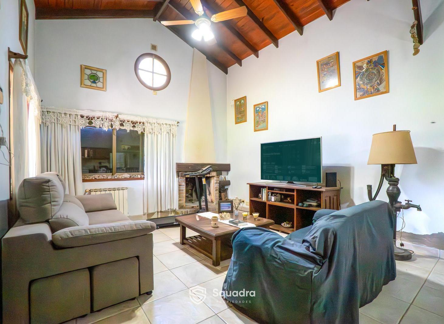 Foto de VENTA | PERMUTA - Casa 2 dormitorios comodín, quincho con parrillero y, imagen 1