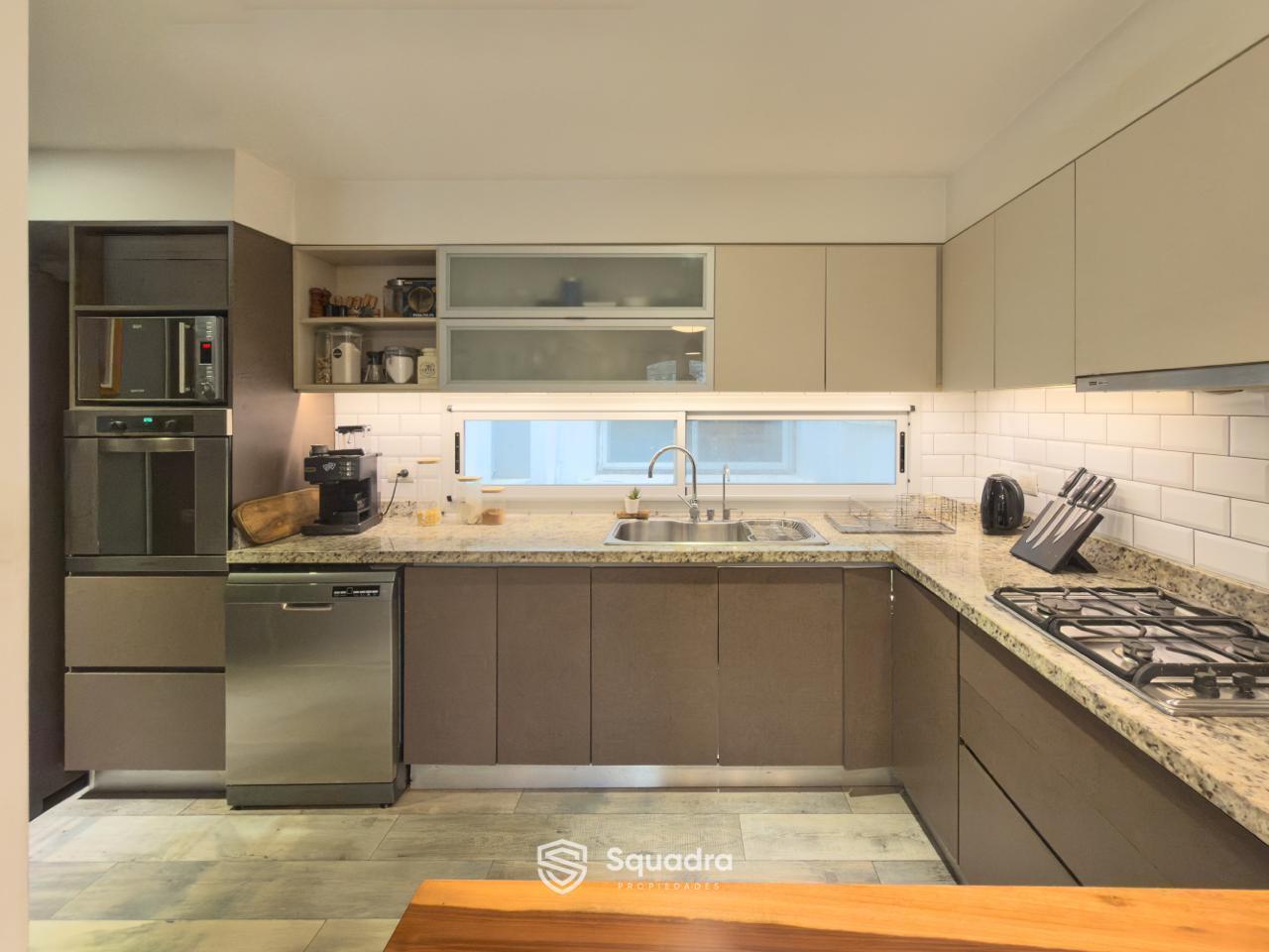 Foto de VENTA | PERMUTA - Casa 4 Dormitorios, quincho y parrillero - Barrio, imagen 1