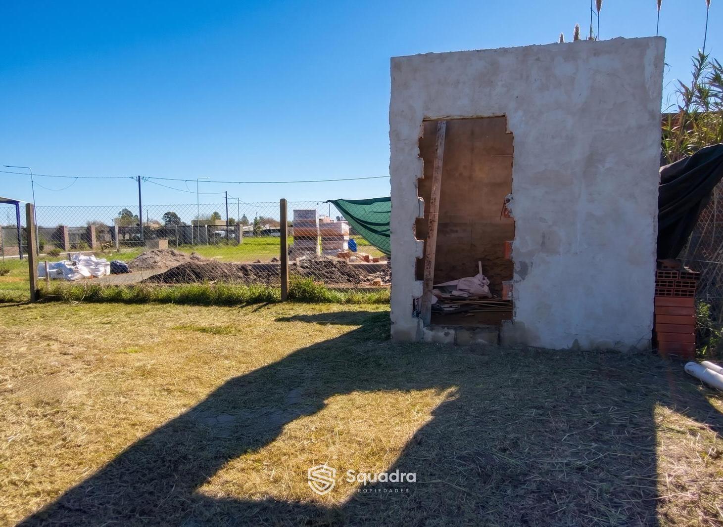 Foto de VENTA - Casa 1 Dormitorio con pileta y jardín - Pueblo Esther., imagen 2