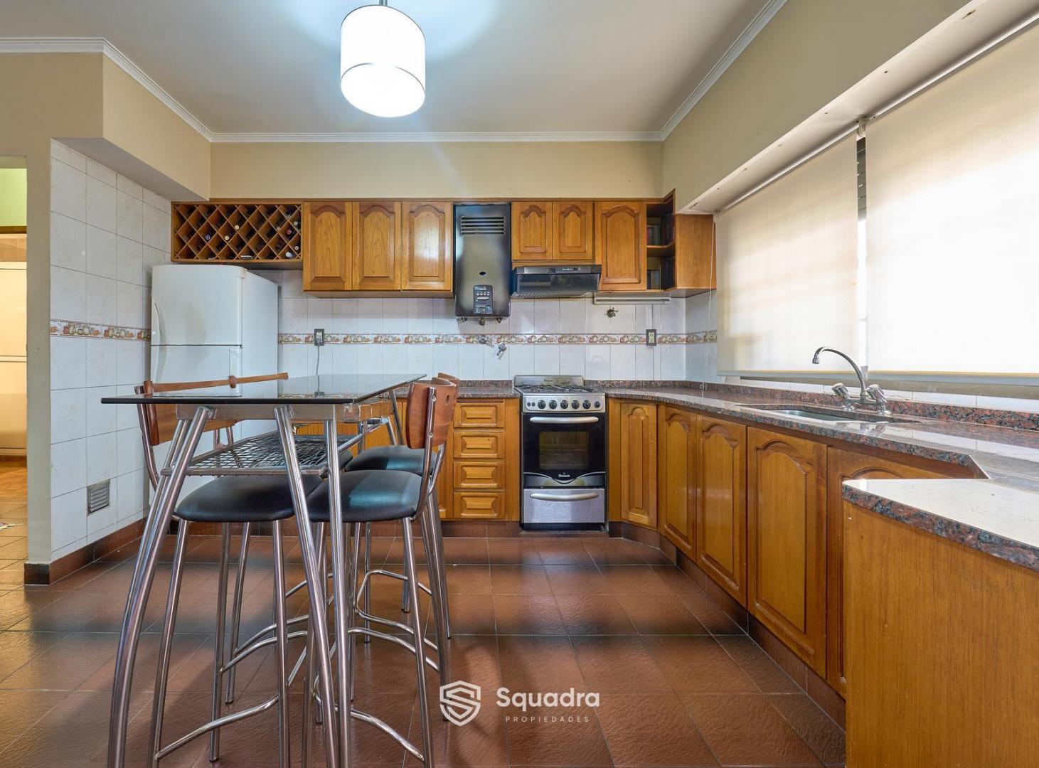 Foto de VENTA | PERMUTA - Local comercial casa de 4 dormitorios, patio seco y, imagen 2