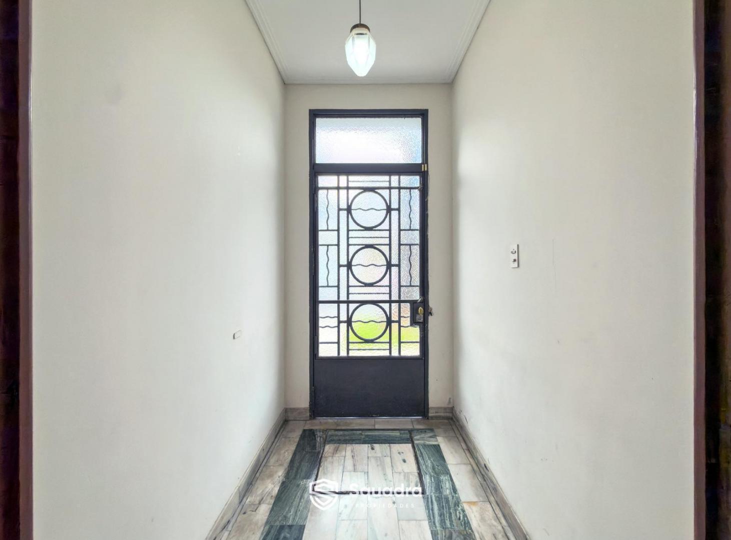 Foto de VENTA | PERMUTA - Casa 3 dormitorios, patio y cochera - Luis Agote, imagen 3