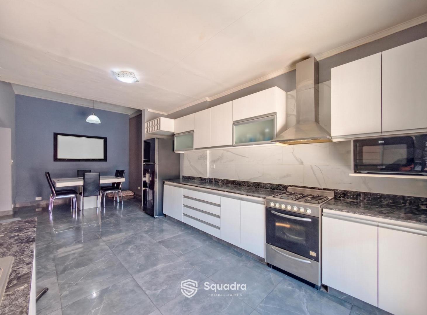 Foto de VENTA - PH de 3 dormitorios con jardín, pileta y terraza - Abasto, imagen 1
