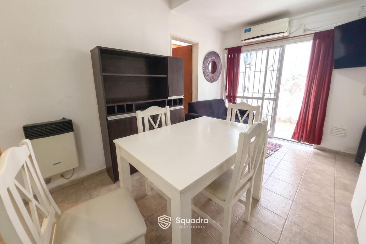 Foto de VENTA - Departamento 1 dormitorio con patio y parrillero - Sarmiento, imagen 5