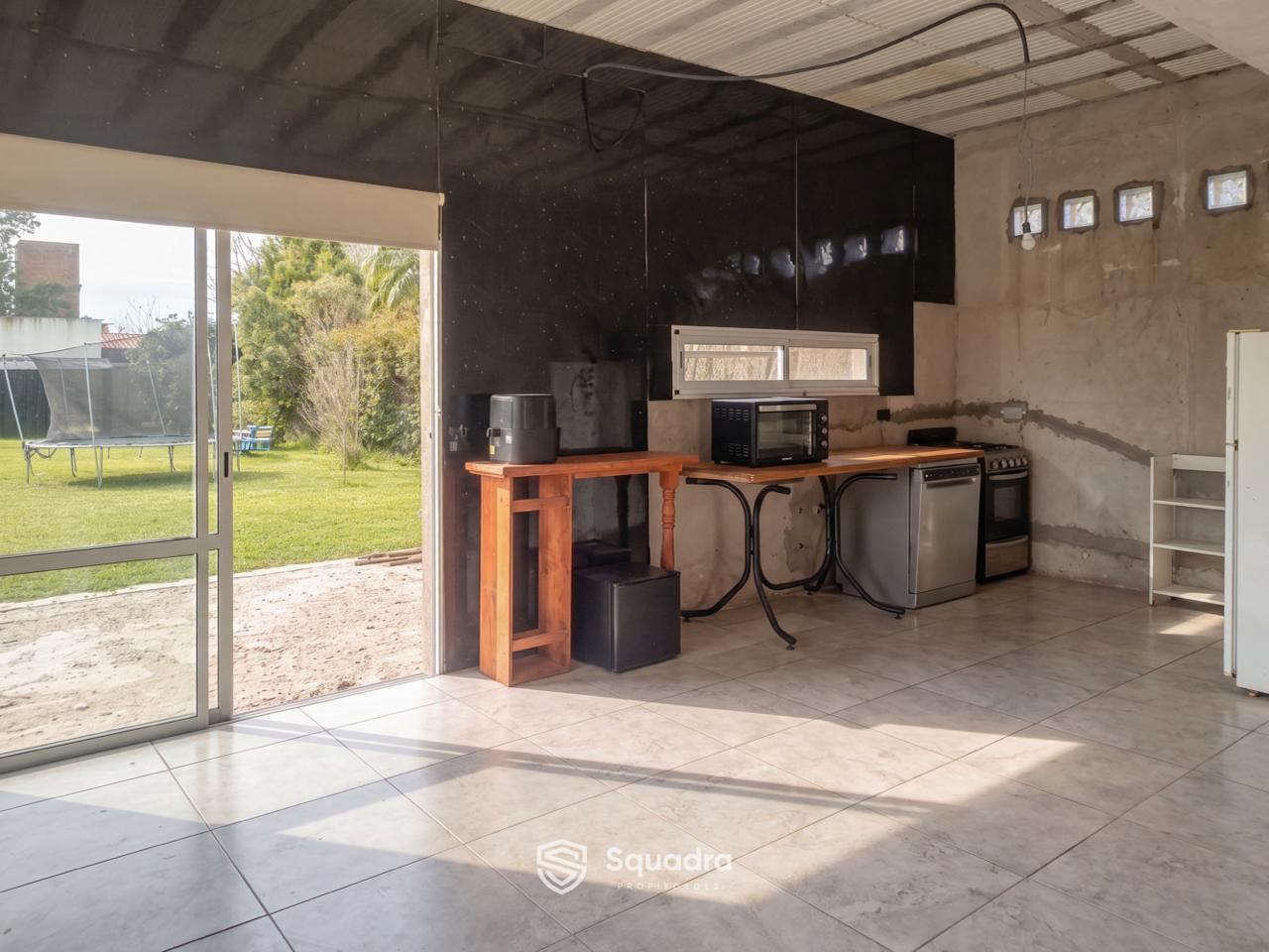 Foto de VENTA | PERMUTA - Casa 4 dormitorios con jardín y piscina - Coronel, imagen 5