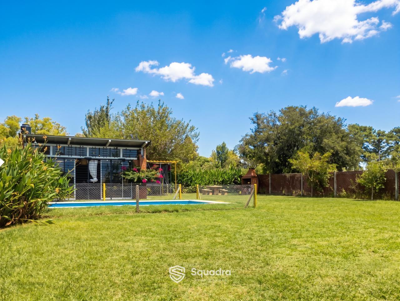 Foto de VENTA - Casa de 2 Dormitorios, con jardín y piscina - Andino, imagen 2