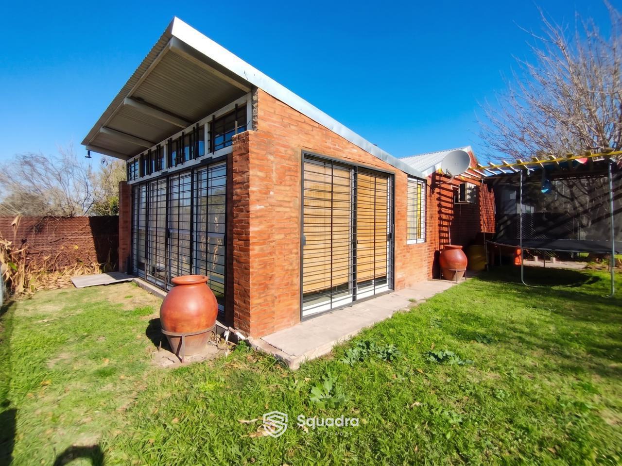 Foto de VENTA - Casa de 2 Dormitorios, con jardín y piscina - Andino, imagen 3