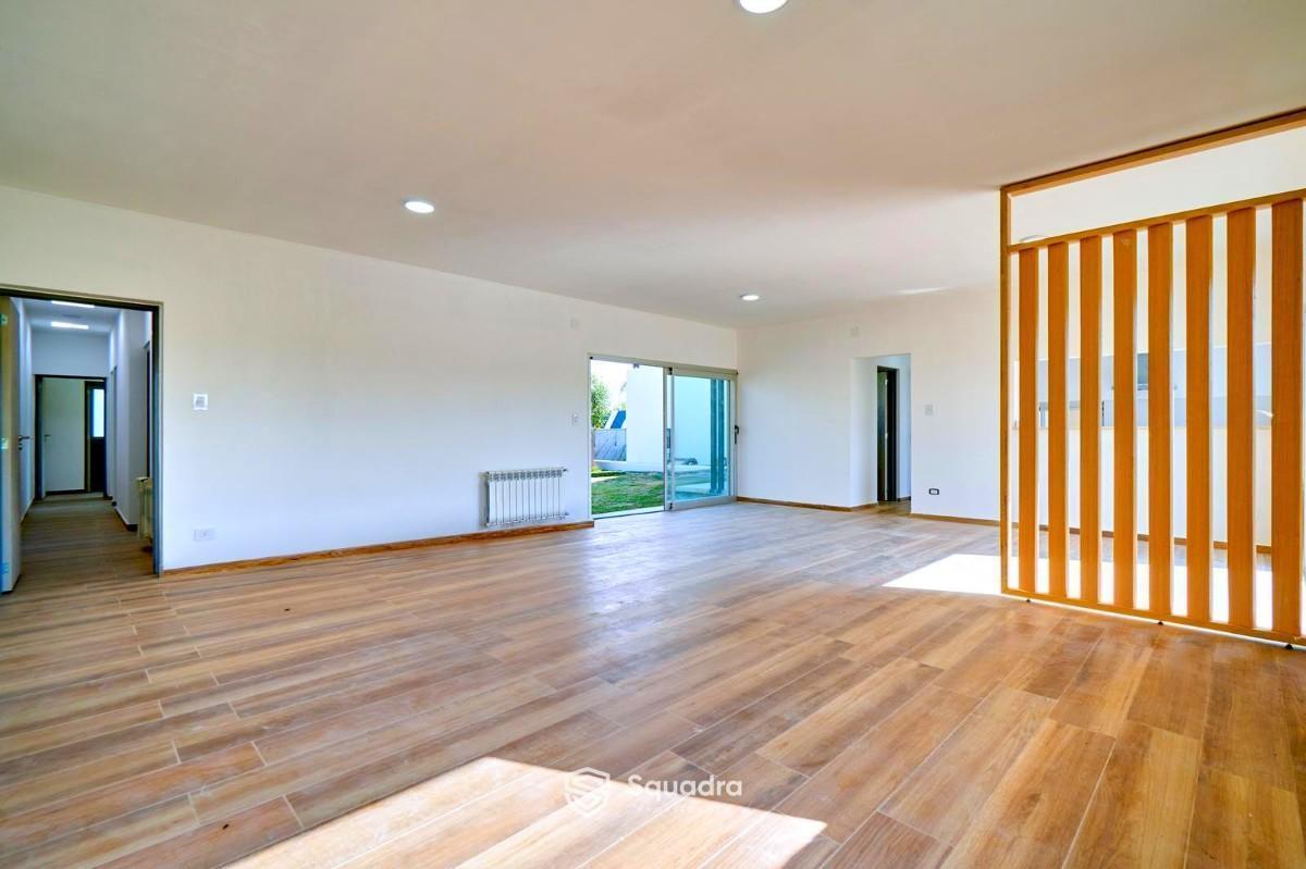 Foto de VENTA | PERMUTA | FINANCIACIÓN - Casa 3 dormitorios, parque y piscina, imagen 4