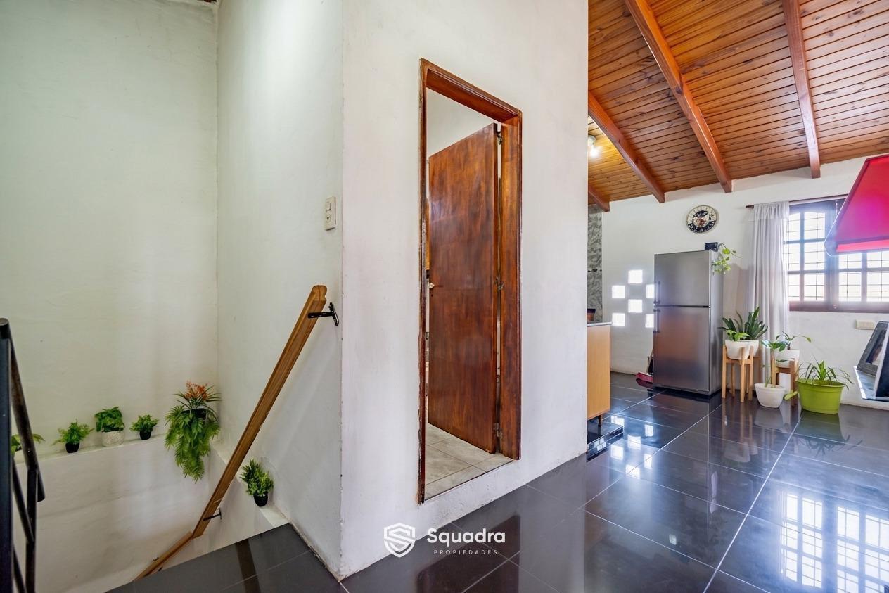 Foto de VENTA | PERMUTA - Casa de 2 dormitorios, jardín, piscina y local, imagen 4