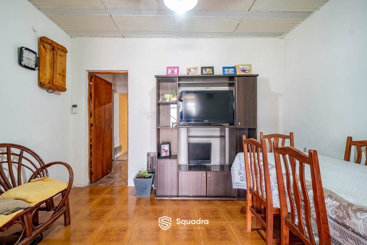 Foto de VENTA | PERMUTA - Casa de 2 dormitorios, jardín, piscina y local, imagen 3