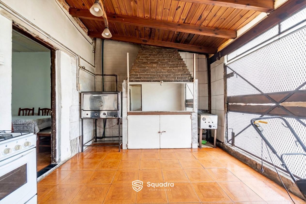 Foto de VENTA | PERMUTA - Casa de 2 dormitorios, jardín, piscina y local, imagen 1