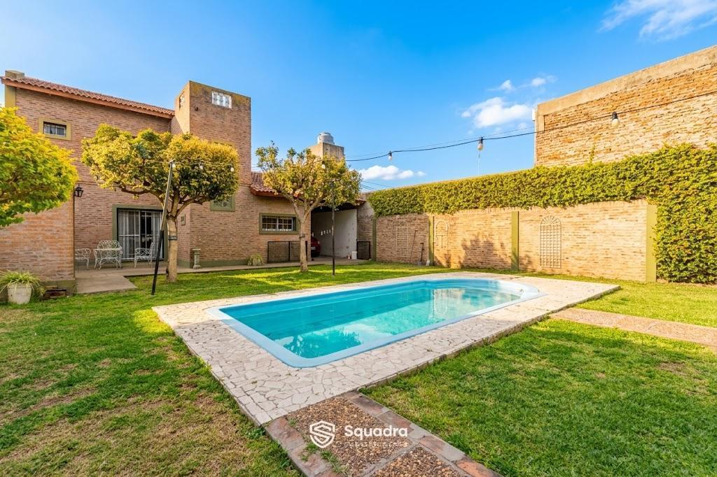 Foto de VENTA | PERMUTA - Casa de 3 dormitorios, estudio, jardín, piscina y, imagen 1