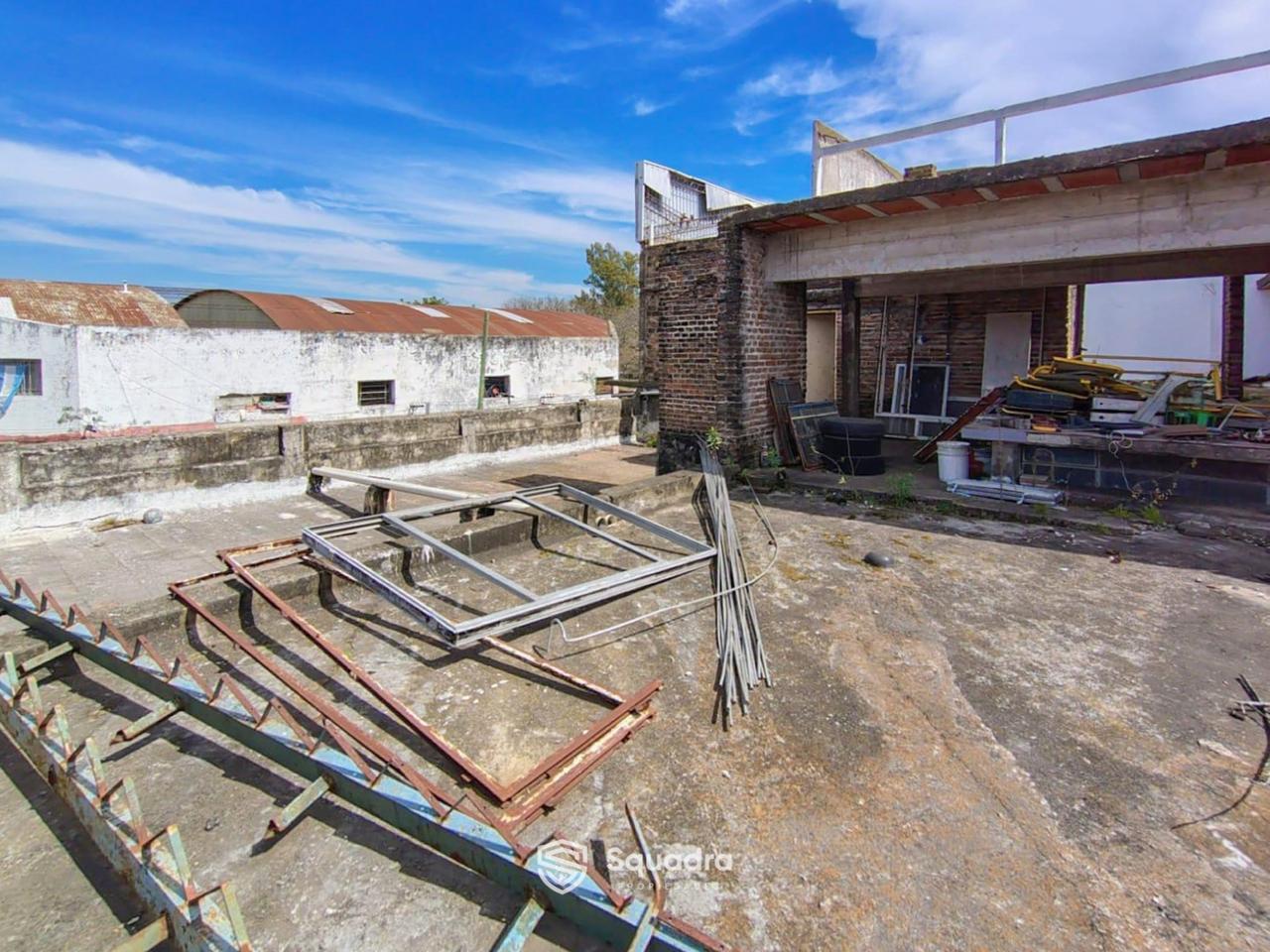 Foto de VENTA | PERMUTA - Galpón con amplio potencial para diferentes, imagen 2
