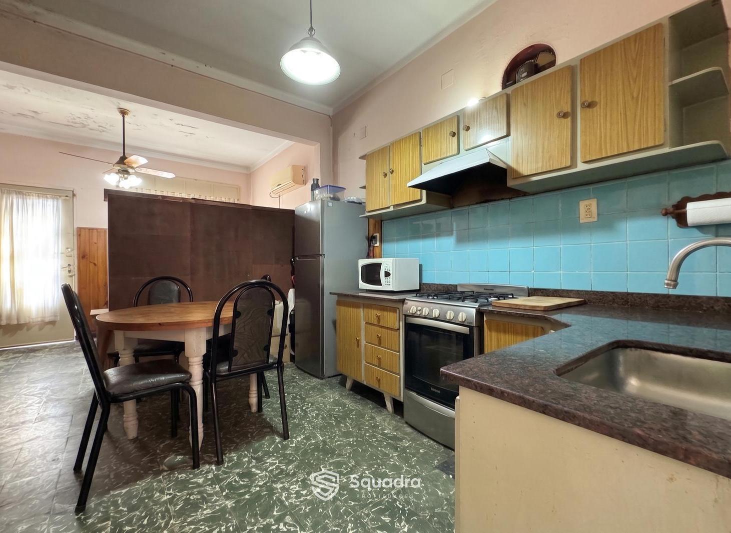 Foto de VENTA - Casa al frente de 3 dormitorios con cochera y patio seco, imagen 2