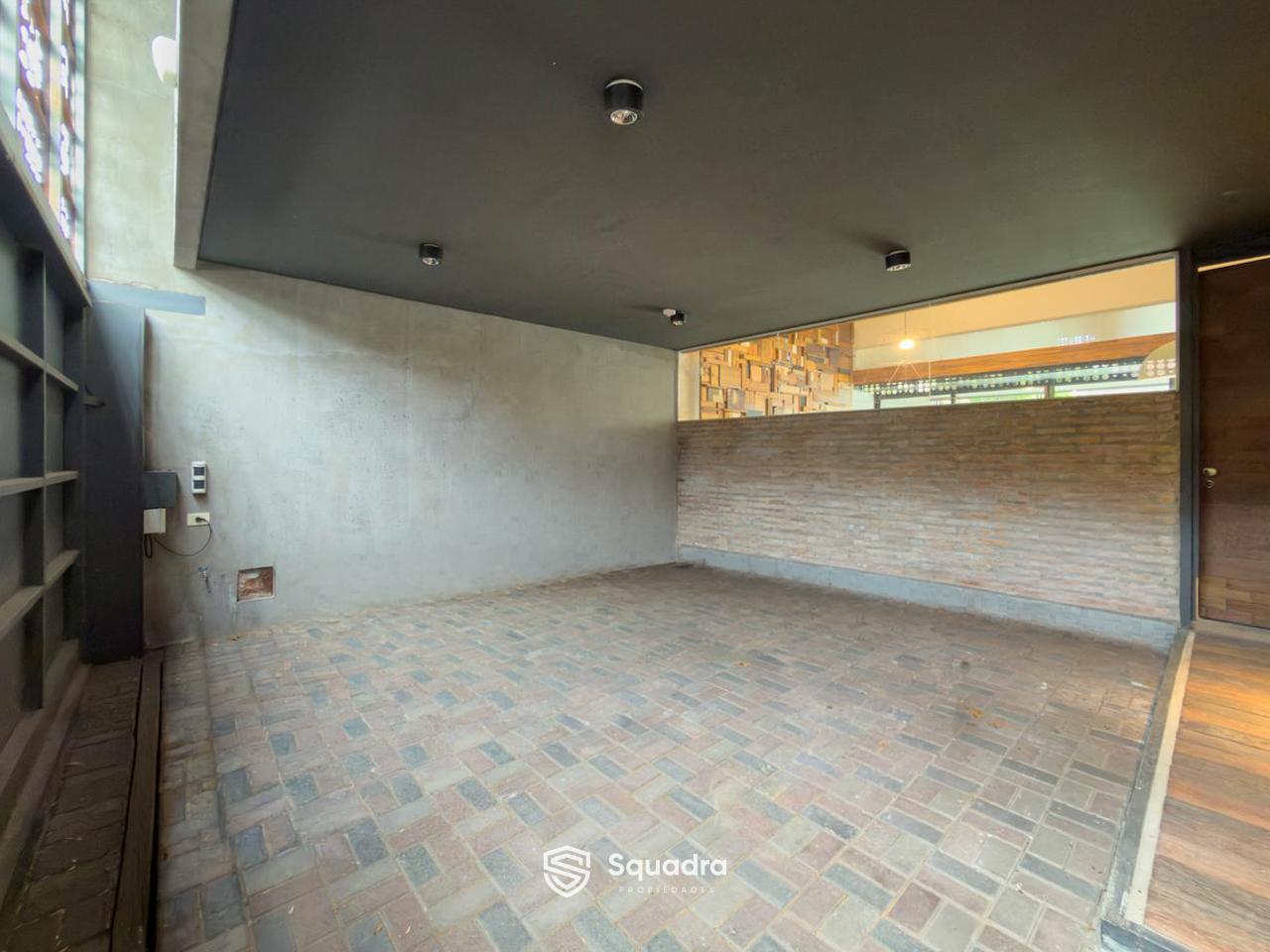 Foto de VENTA - Casa de diseño de 3 dormitorios, piscina y cochera - Echesortu, imagen 2