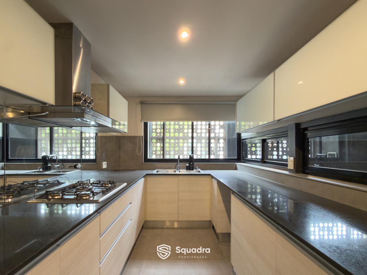 Foto de VENTA - Casa de diseño de 3 dormitorios, piscina y cochera - Echesortu, imagen 4