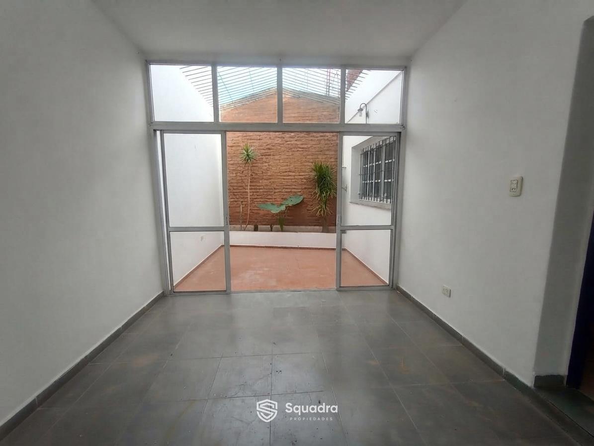 Foto de VENTA | PERMUTA - Casa de 2 dormitorios con cochera y balcón - Barrio, imagen 2