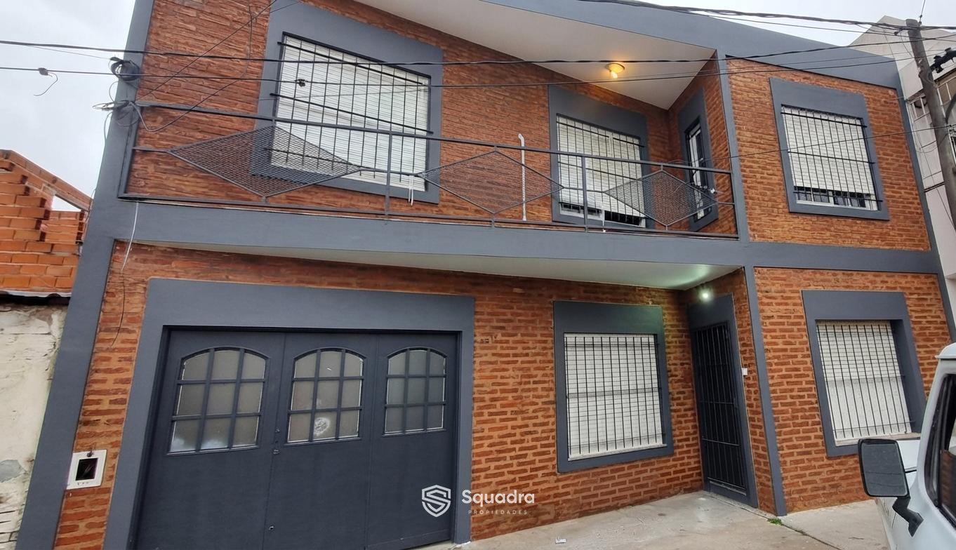 Foto de VENTA | PERMUTA - Casa de 2 dormitorios con cochera y balcón - Barrio, imagen 1