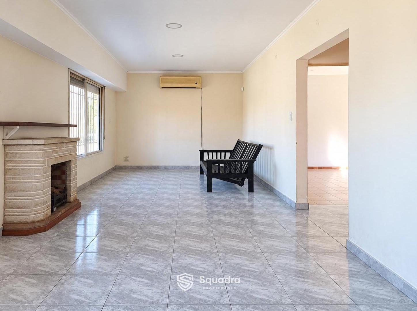 Foto de VENTA | PERMUTA - Casa de 2 dormitorios con local y garage en Pueblo, imagen 2