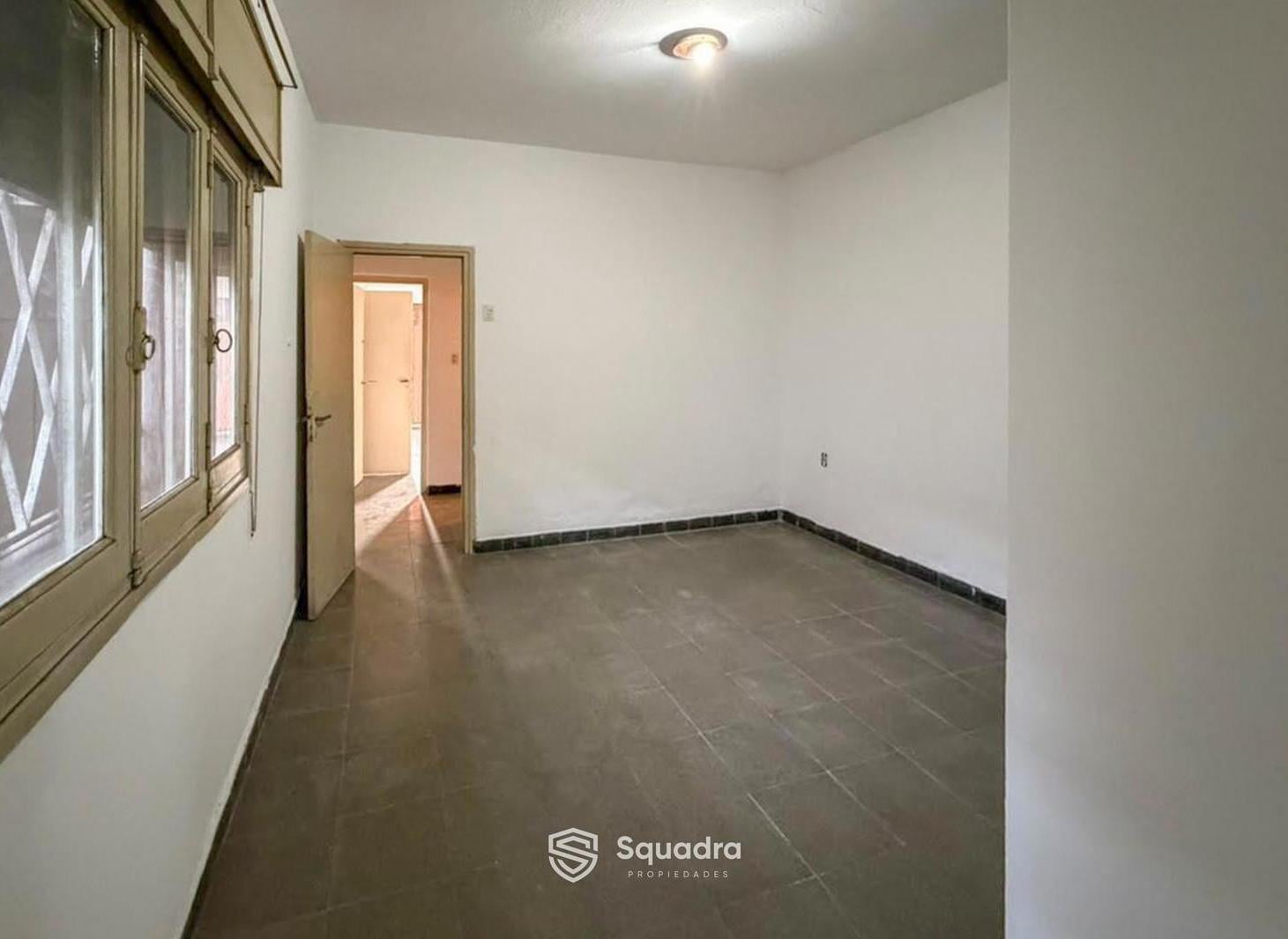 Foto de VENTA - Casa al frente de 2 Dormitorios, con cochera - Barrio Arroyito, imagen 2