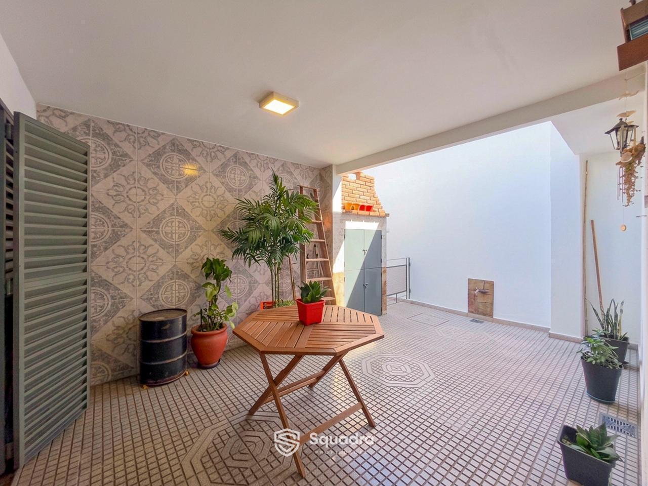 Foto de VENTA - Casa de Pasillo Única de 2 Dormitorios con Patios - Barrio, imagen 2