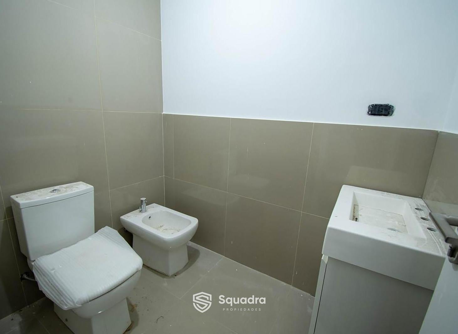 Foto de VENTA - Dúplex 3 dormitorios con cochera Patio y Terraza con parrillero, imagen 2