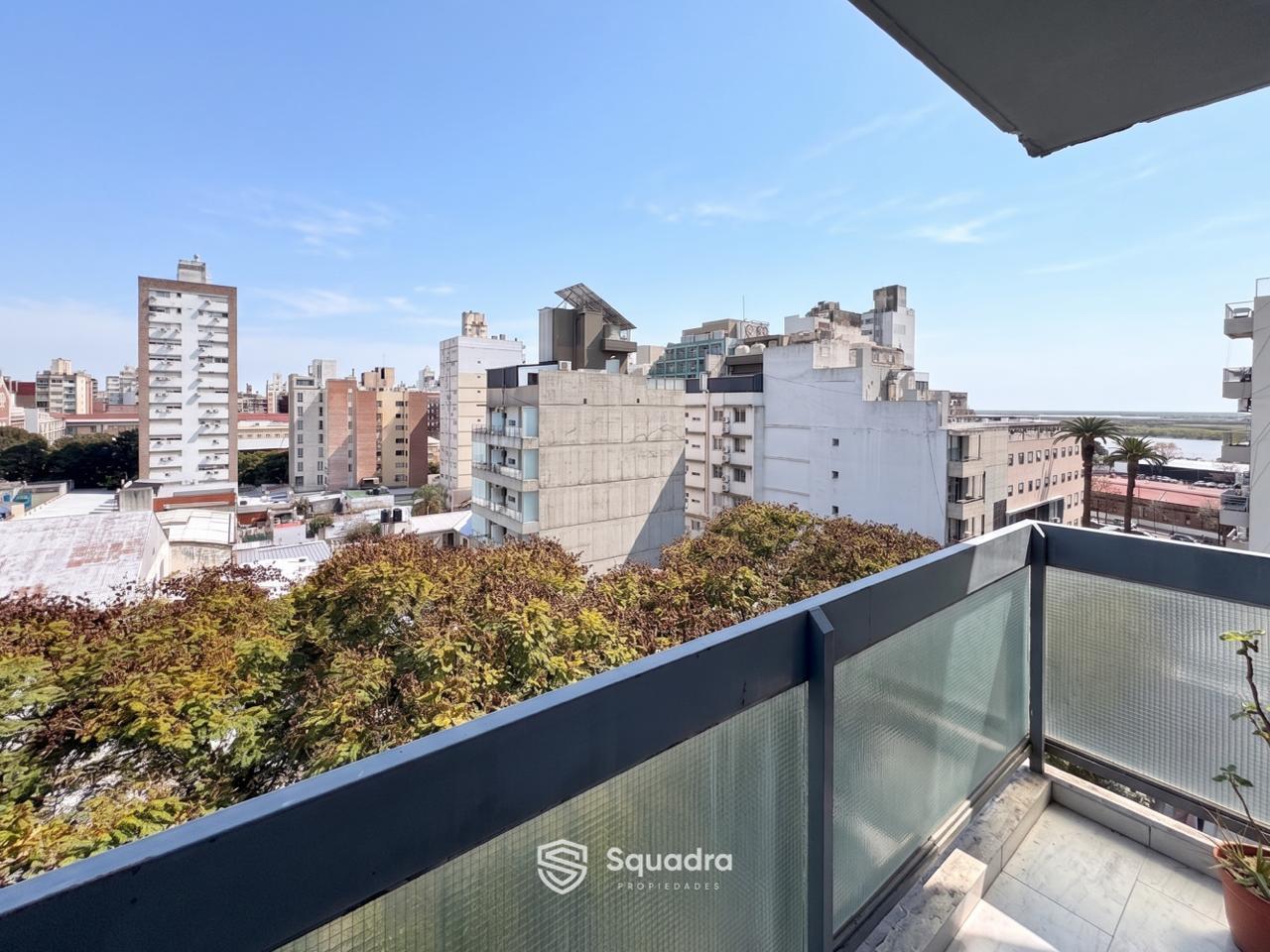 Foto de VENTA - Departamento de 2 dormitorios con cochera - Zona Centro/Río, imagen 1