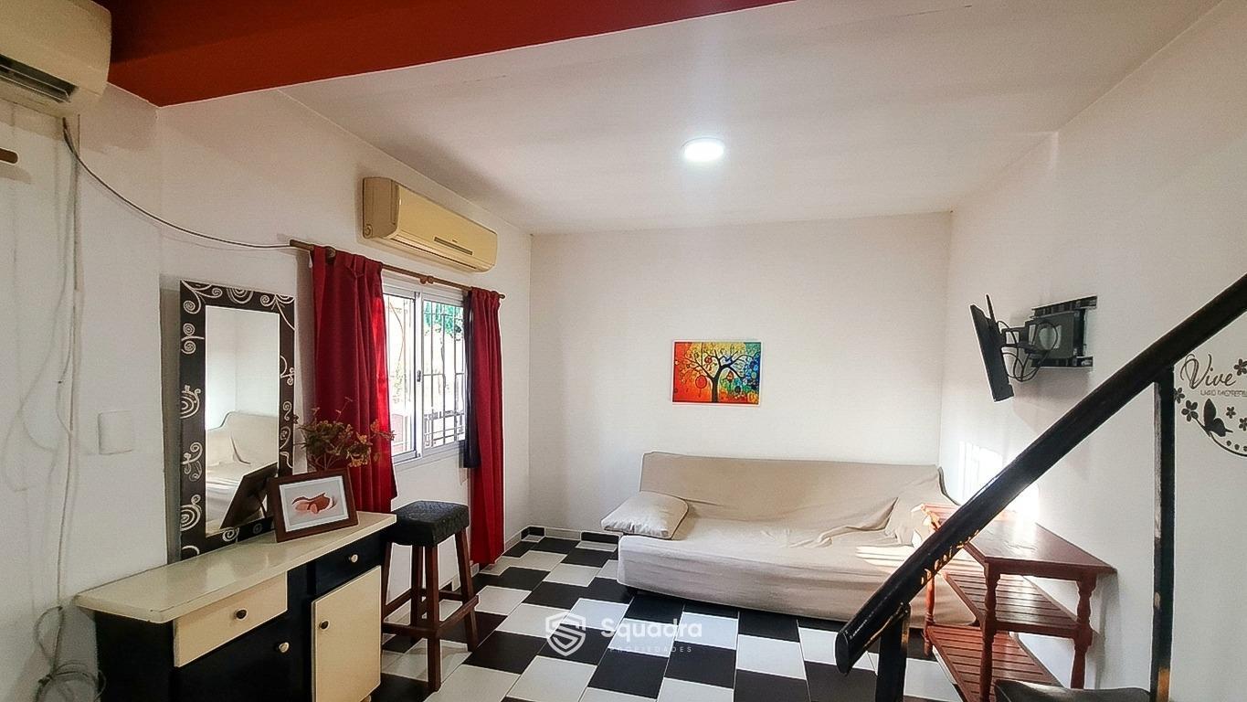 Foto de VENTA - Casa de 2 dormitorios más comodín, y patio - Barrio Triángulo, imagen 1