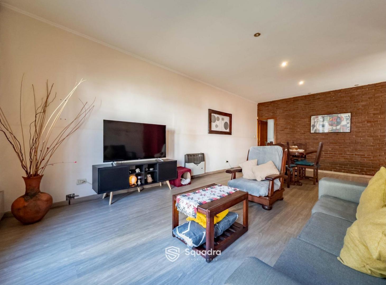 Foto de VENTA | PERMUTA - Casa de 3 dormitorios, patio y cochera - Matheu, imagen 2