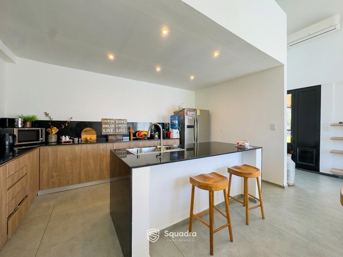 Foto de VENTA | PERMUTA - Casa 2 Dormitorios, galería, parrillero - Barrio, imagen 5