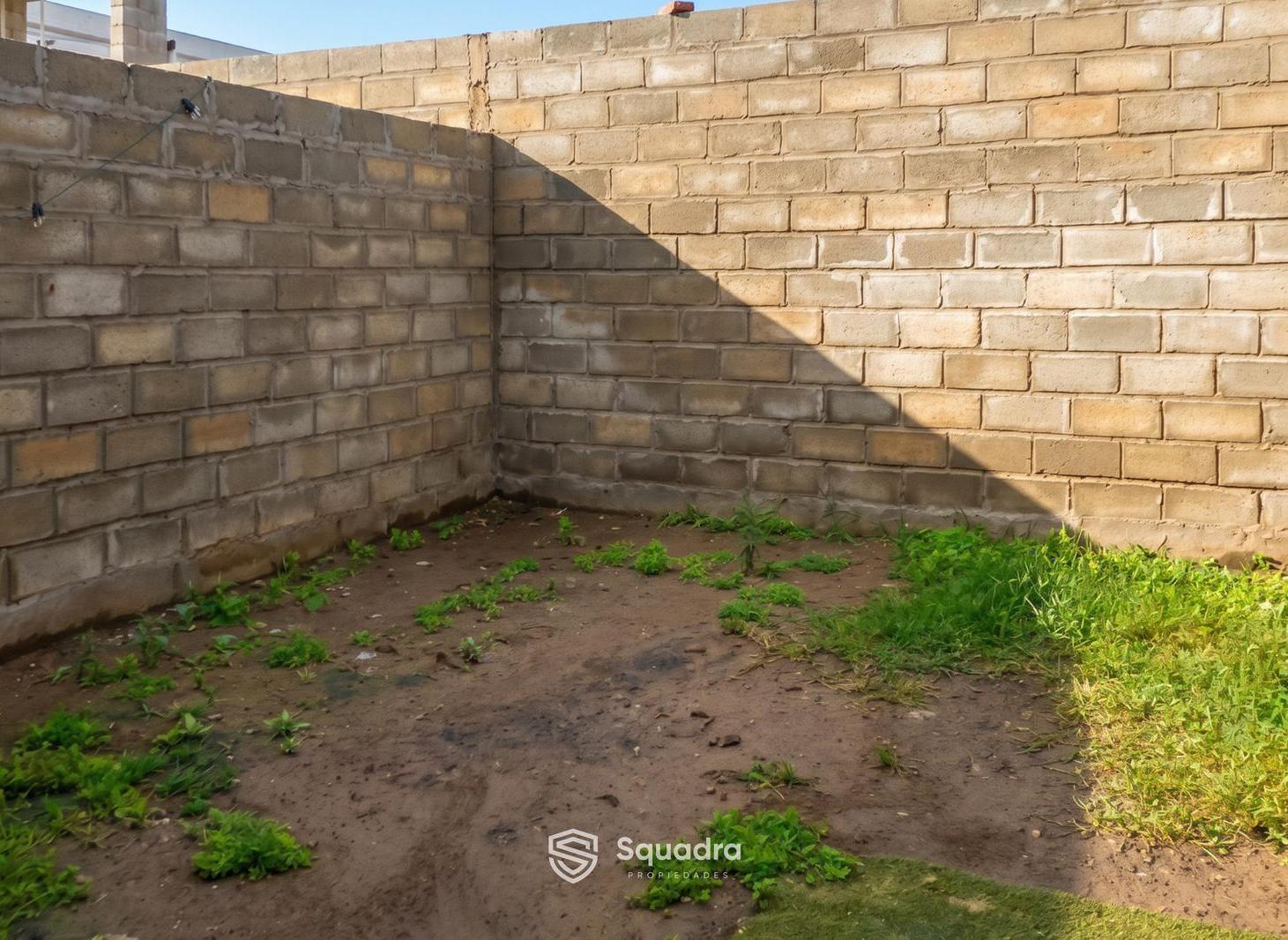 Foto de VENTA - Casa 3 dormitorios, jardin y lavadero - Barrio Arroyito, imagen 4