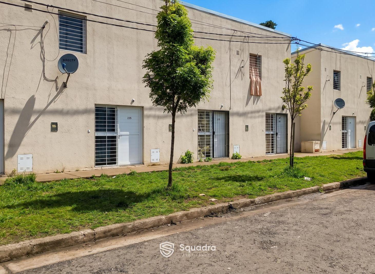 Foto de VENTA - Casa 3 dormitorios, jardin y lavadero - Barrio Arroyito, imagen 2