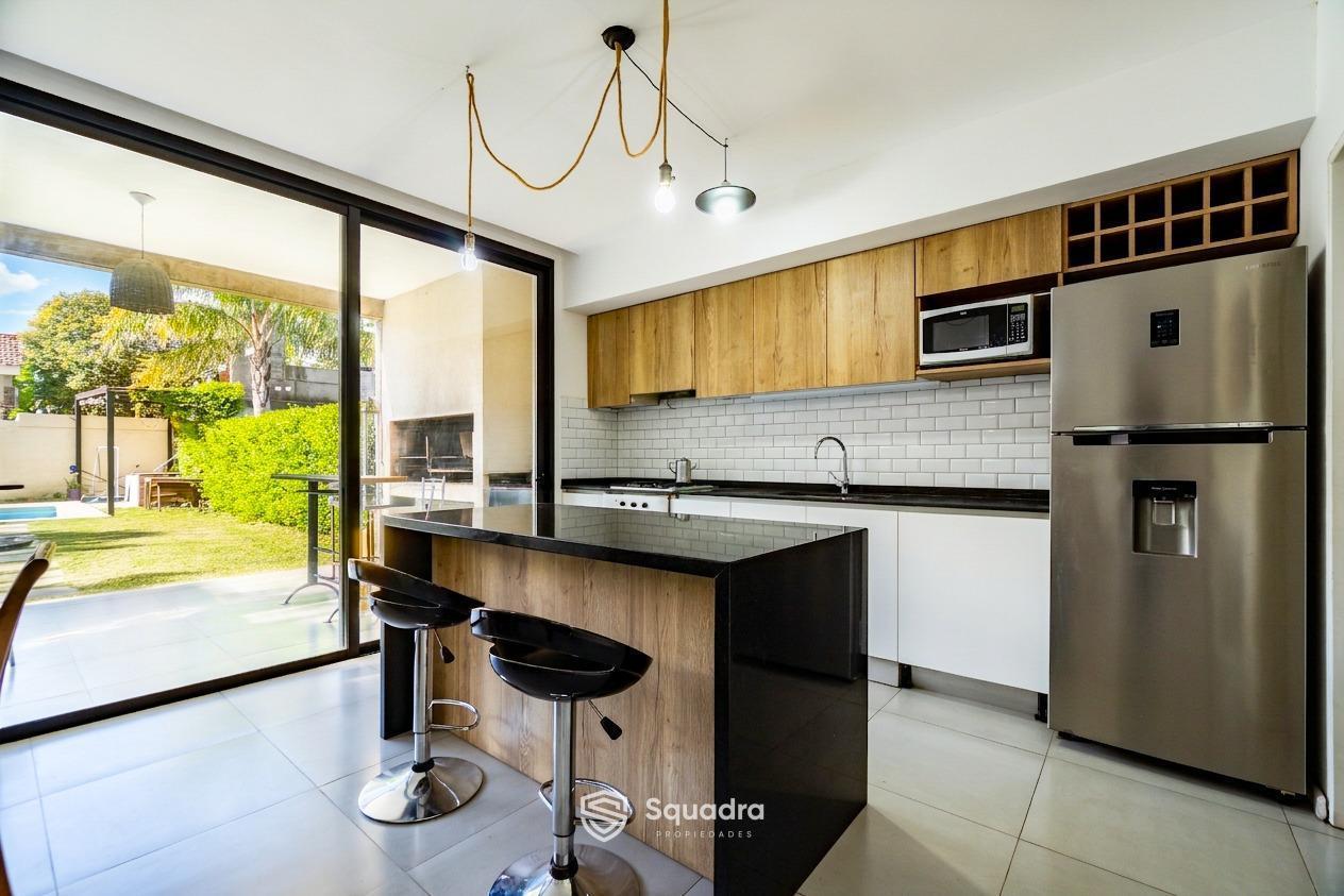 Foto de VENTA | PERMUTA - Casa de 3 dormitorios, jardín, galería y piscina, imagen 2