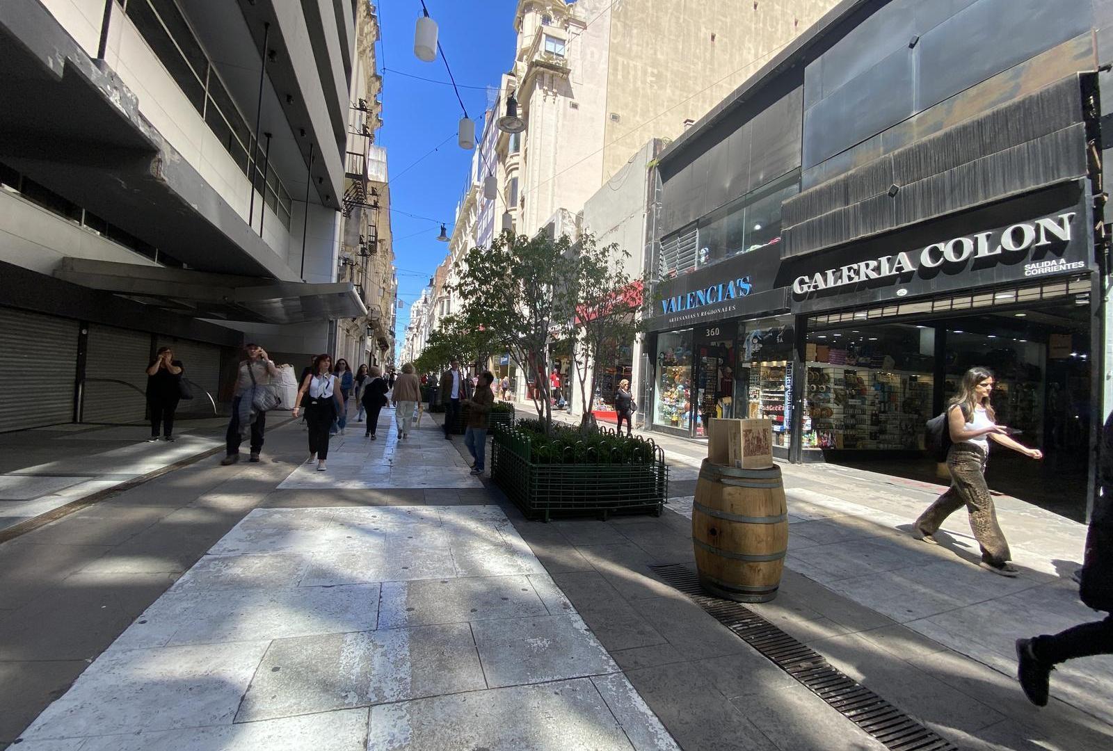 Venta de Local Calle Florida ,"Galería Colon", deposito u oficina y baño. Rentabilidad 8 % Anual.