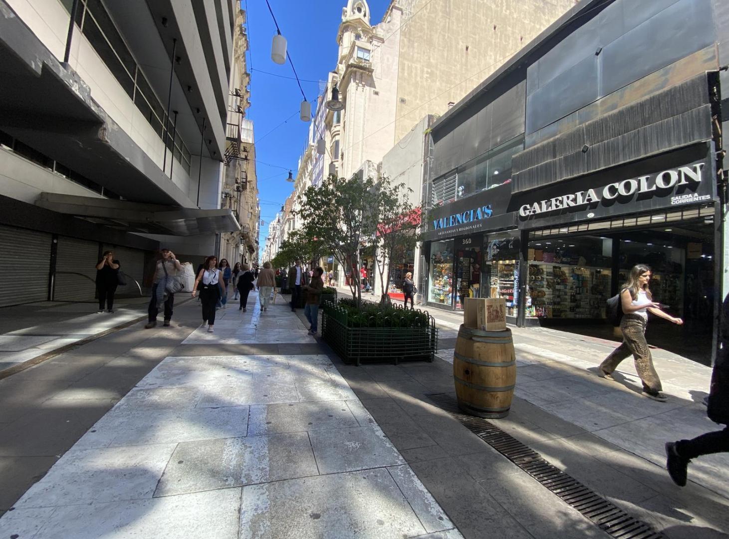 Venta de Local Calle Florida ,"Galería Colon", deposito u oficina y baño. Rentabilidad 8 % Anual.