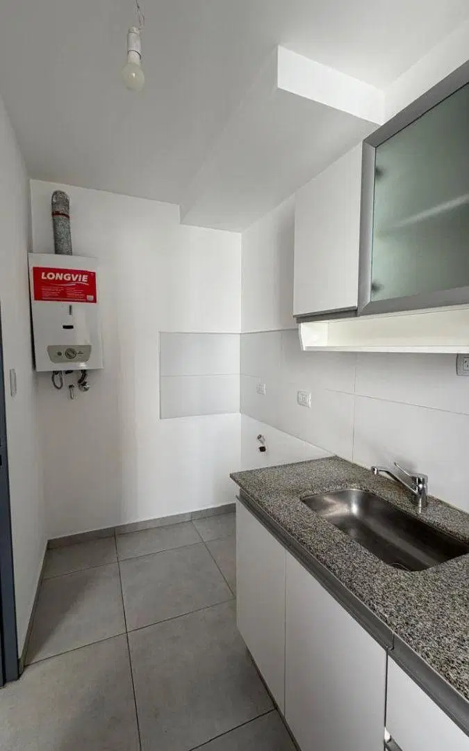 ALQUILO - NUEVA CORDOBA - BUENOS AIRES 891 - UN DOMITORIO CON BALCON 4