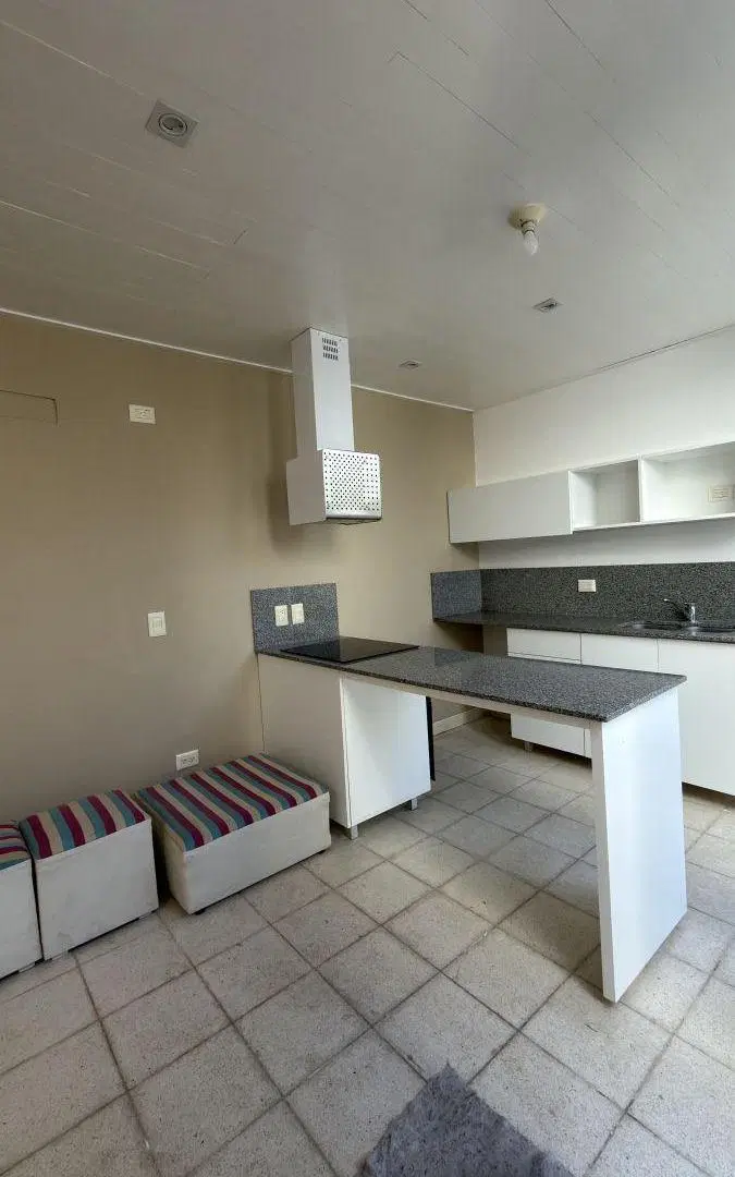ALQUILO EXCLUSIVO DUPLEX EN HOUSING CERRADO EN VILLA ALLENDE 1