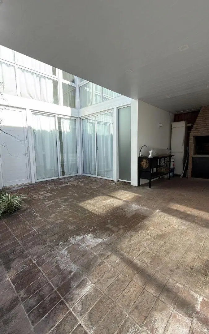 ALQUILO EXCLUSIVO DUPLEX EN HOUSING CERRADO EN VILLA ALLENDE 8