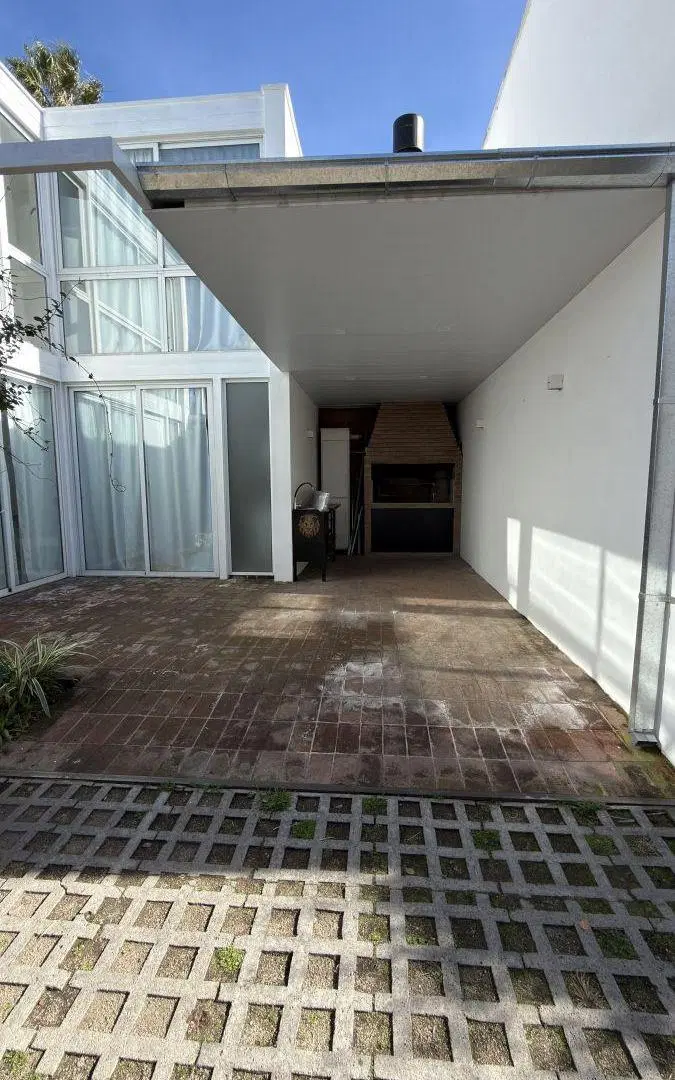ALQUILO EXCLUSIVO DUPLEX EN HOUSING CERRADO EN VILLA ALLENDE 5