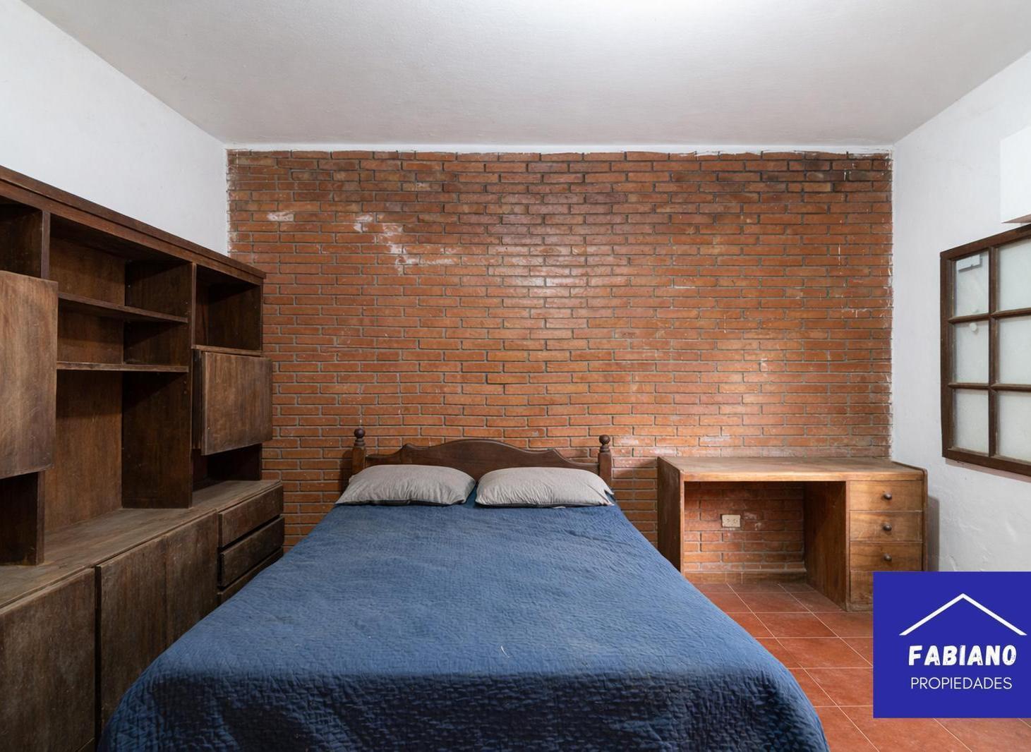 Casa para dos familias con patio y terraza