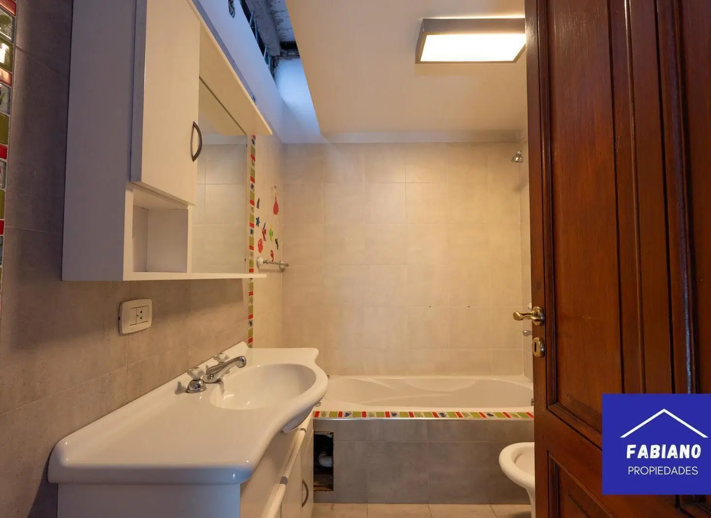 APTO CREDITO! CASA RECICLADA, LISTA PARA HABITAR! 2