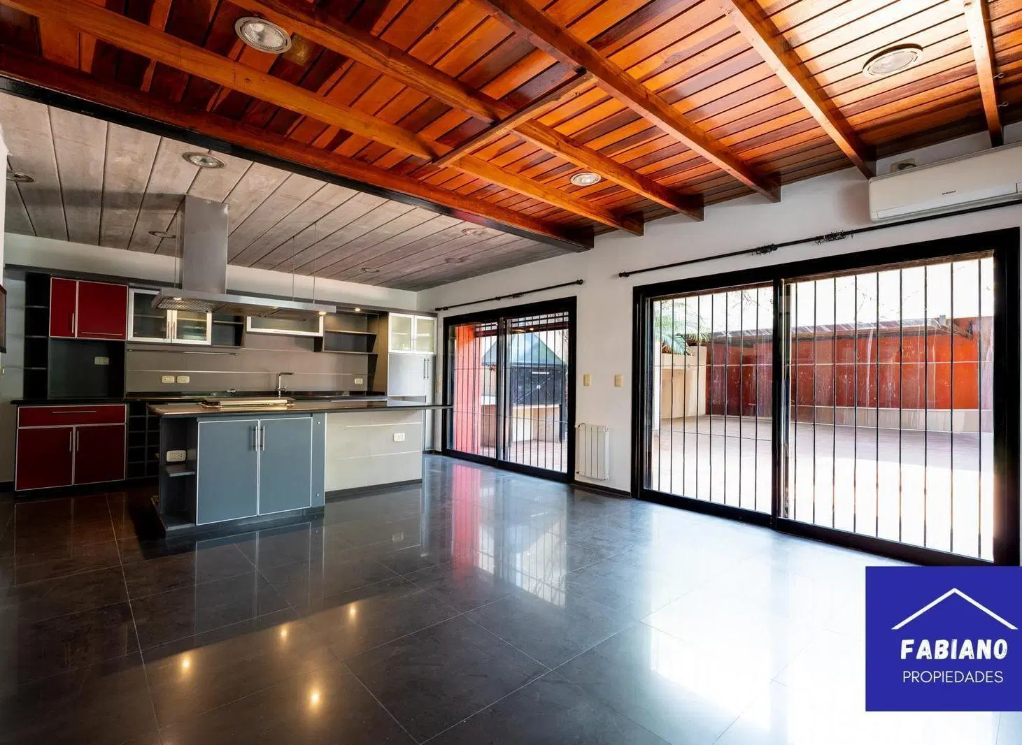 APTO CREDITO! CASA RECICLADA, LISTA PARA HABITAR! 3