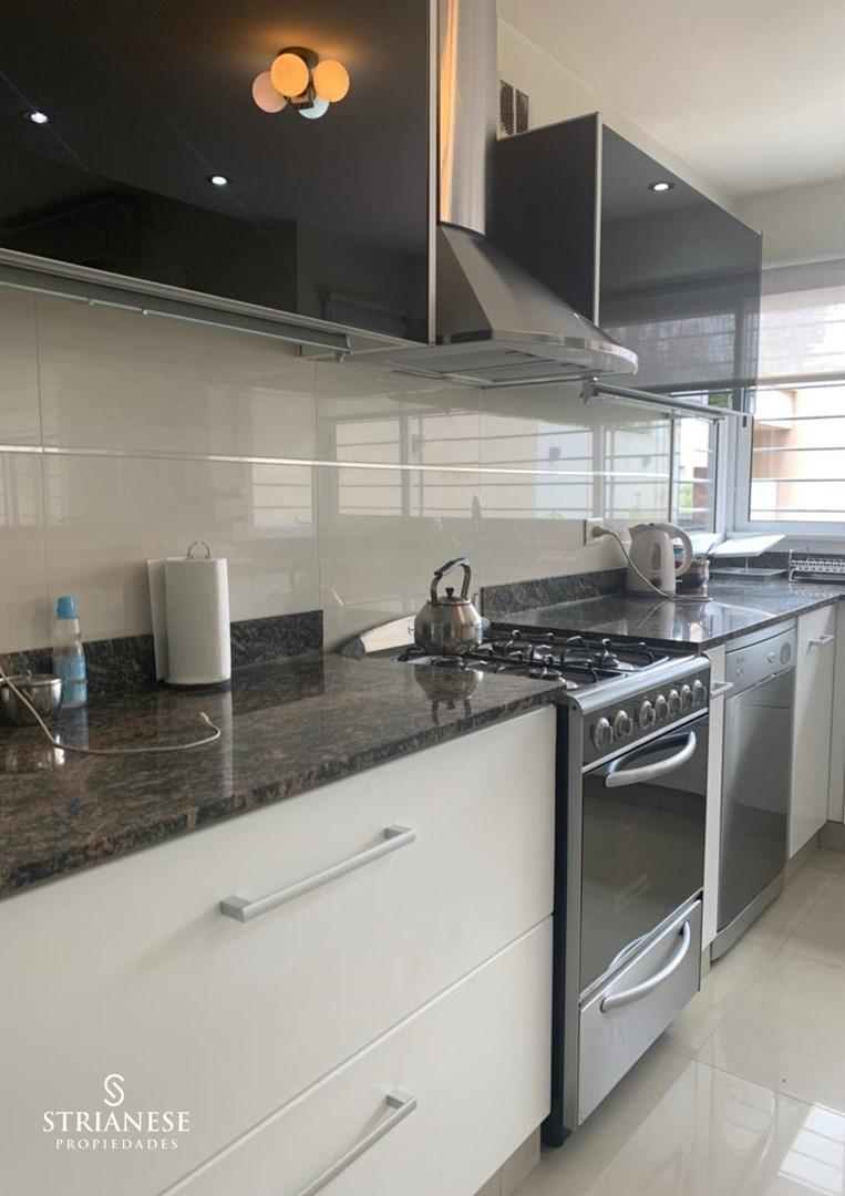 Foto de Casa Chalet en Venta en Banfield, Lomas de Zamora, G.B.A. Zona Sur, imagen 3